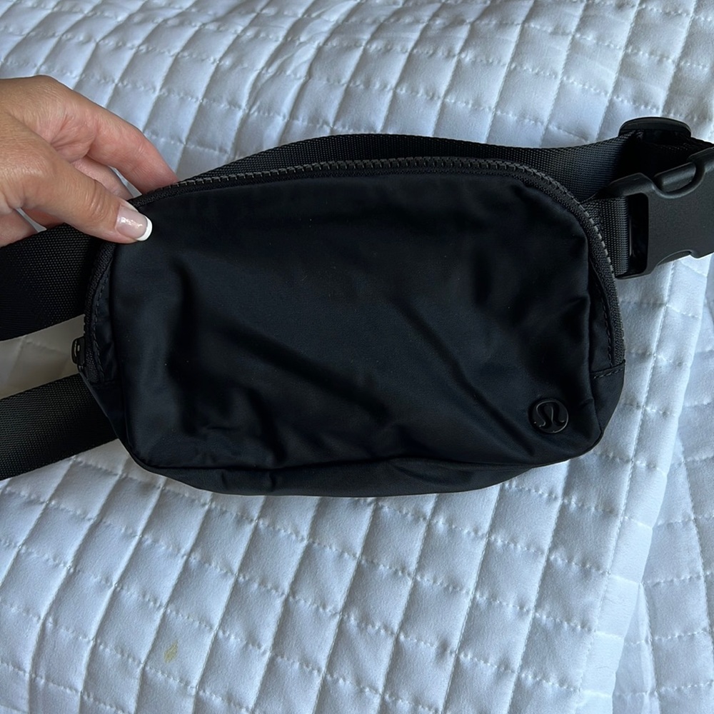 Lululemon black belt bag